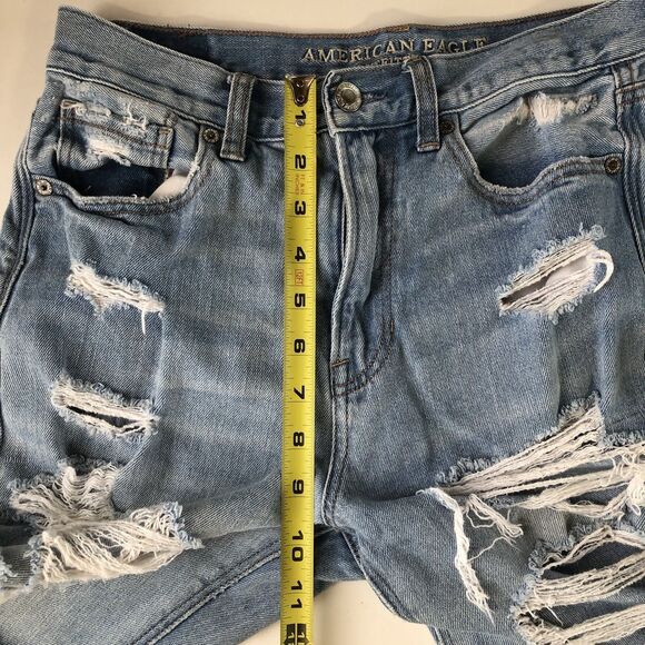 American Eagle Women’s Mom Jean Light Blue Distressed Size 4 Short - Picture 7 of 16